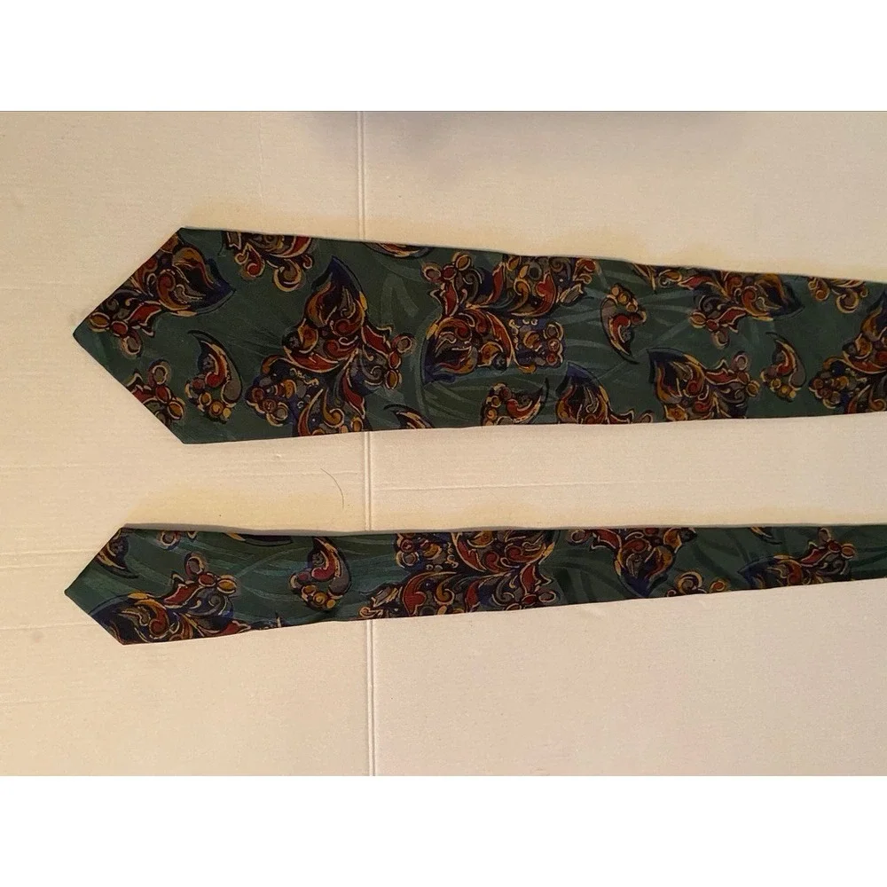 Ports International Mens Silk Tie Green Abstract Paisley Butterfly Hand Made